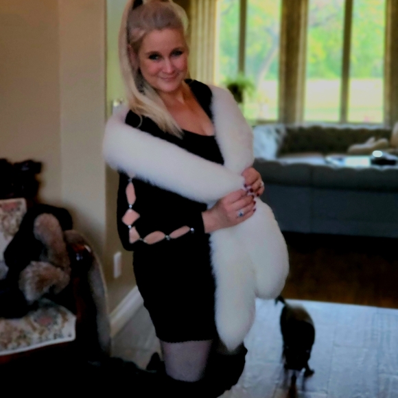 White Fox Fur Boa Wrap with Tails - Picture 16 of 17